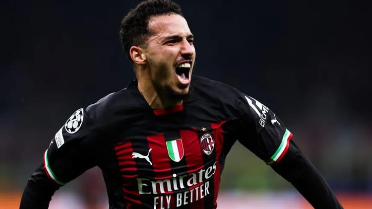 Ligue Europa : Ismaël Bennacer passe, Amine Gouiri sort de la compétition Joueur de football en action, célébrant une victoire.