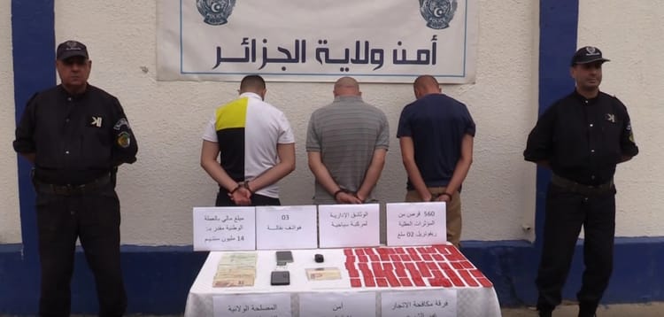 Quatre hommes arrêtés avec de la drogue et de l'argent à Alger.