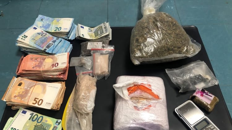 Saisie de drogue et argent par les autorités marocaines.