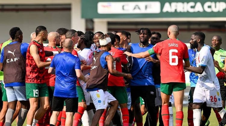 CAN 2023/ Maroc vs RDC : la toile réagit de manière sanglante, suite à la bagarre de fin de match Échauffourée entre joueurs lors du match CAN 2023 Maroc vs RDC.
