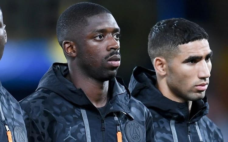 Ousmane Dembélé en tenue de sport lors d'un match de football.