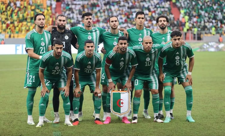 CAN 2023 : découvrez les scénarios possibles pour l'Algérie Les joueurs algériens en tenue verte avant un match important.