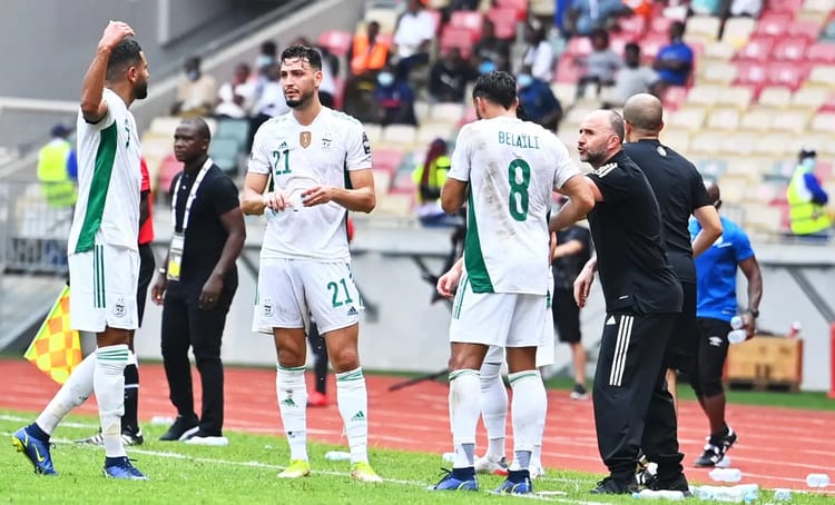 Equipe d'Algérie : Un grand ménage s'impose. Le départ de plusieurs joueurs souhaité Joueurs de l'équipe d'Algérie lors d'un entraînement ou match.