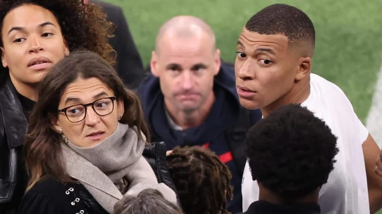 Tensions visibles lors d'une rencontre sportive entre la mère de Mbappé et Florentino Pérez.