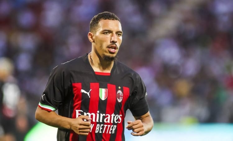 Bennacer en action lors d'un match de football avec l'AC Milan.