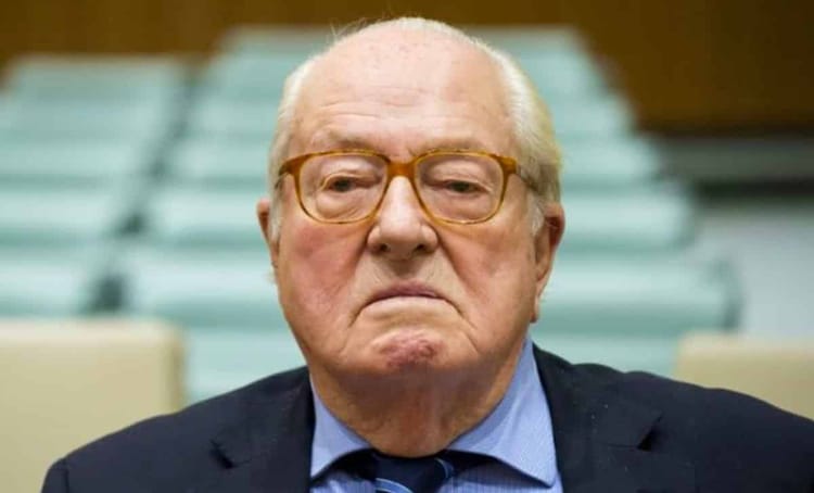Jean-Marie Le Pen lors d'une conférence politique en France.