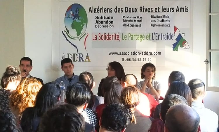 Réunion d'une association d'aide aux Algériens en France.