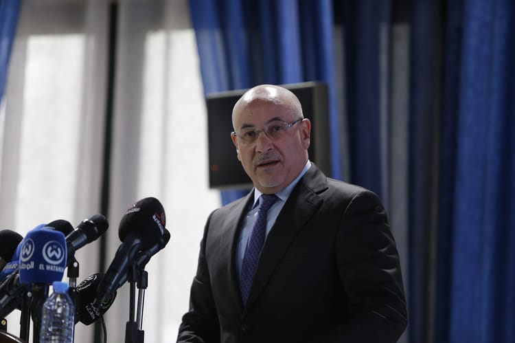 Ministre du Commerce lors d'une conférence à Alger.