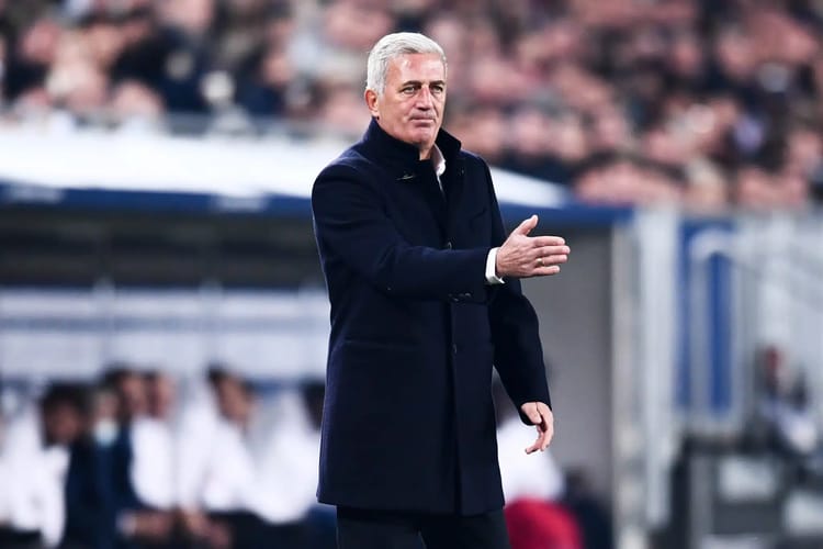 Vladimir Petkovic, entraîneur de l'équipe d'Algérie, sur le terrain.