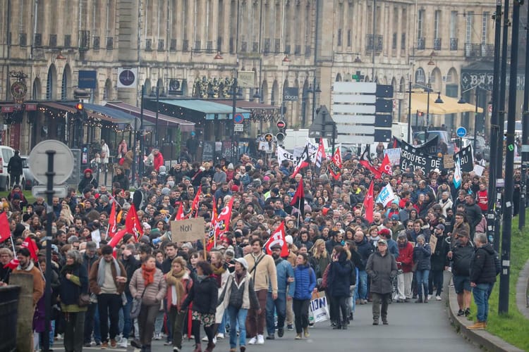 Grande manifestation dans la rue pour la grève dans l'éducation en France.
