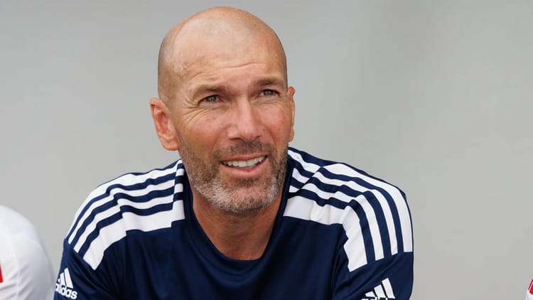 Zinedine Zidane exclut la possibilité de devenir le sélectionneur de l'équipe d'Algérie Zinedine Zidane lors d'une interview, visage souriant.
