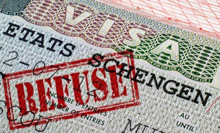 Visa France refusé, document de voyage avec stampede refus.