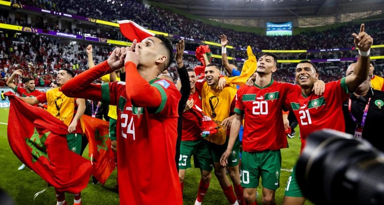 Le Maroc en bonne voie pour accueillir la finale de la Coupe du Monde 2030 ! Les joueurs marocains célèbrent leur victoire en Coupe du Monde 2030.