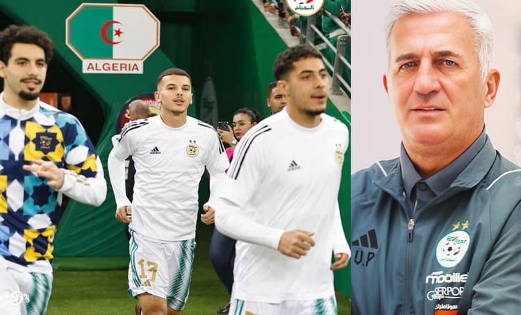 Joueurs de l'équipe d'Algérie en tenue officielle sur le terrain.