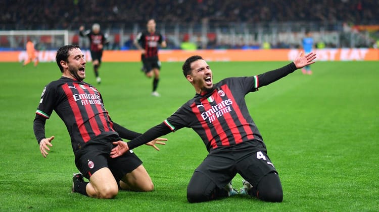 Ismaël Bennacer célébrant la victoire avec l'équipe d'Algérie.