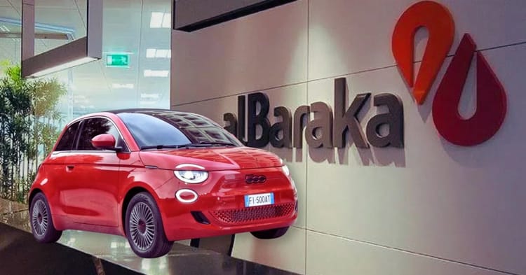 Fiat Algérie et Banque El Baraka : Le crédit auto islamique enfin disponible Voiture électrique rouge Fiat dans une agence bancaire El Baraka.