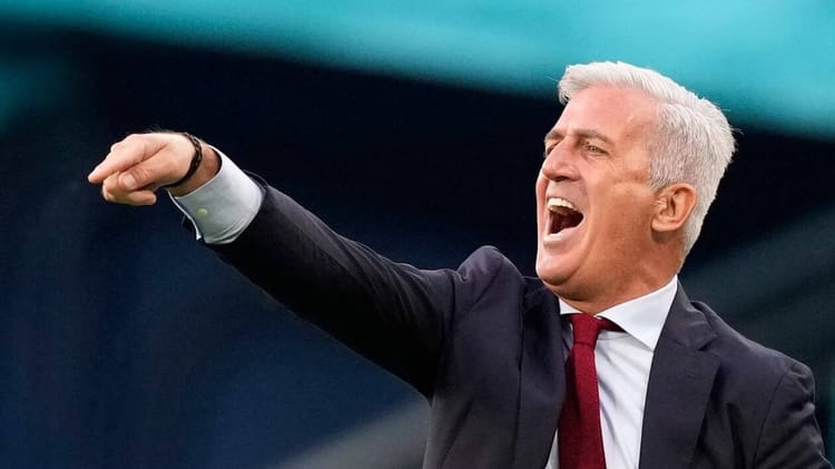 Vladimir Petkovic criant et gesticulant lors d'un match.