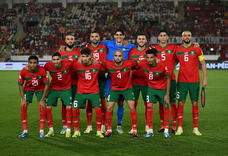 Nouveau Classement FIFA : Les Lions de l'Atlas en Baisse mais Toujours Leaders Continentaux L'équipe nationale marocaine de football lors d'un match.