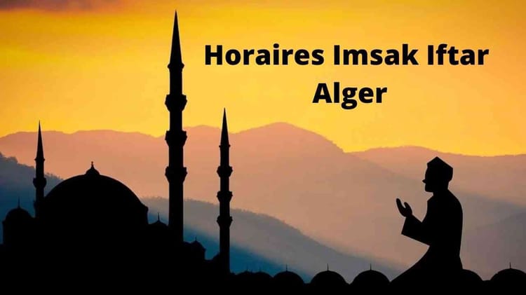 Silhouette d'un homme en prière avec mosquée au coucher du soleil.