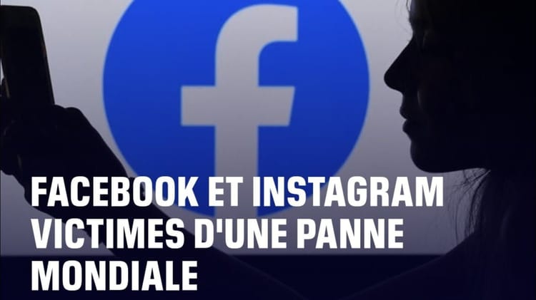 Silhouette d'une personne devant un écran avec logo Facebook.