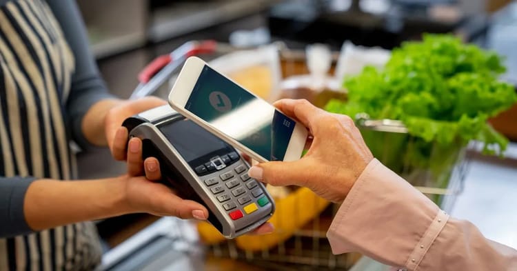 Algérie/Révolution en vue : bientôt les transactions financières se feront via smartphone Transaction financière via smartphone en Algérie.