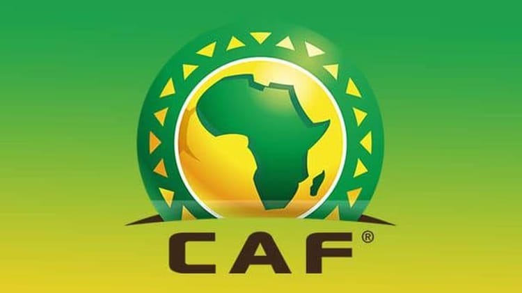 Logo de la CAF avec carte de l'Afrique en arrière-plan.