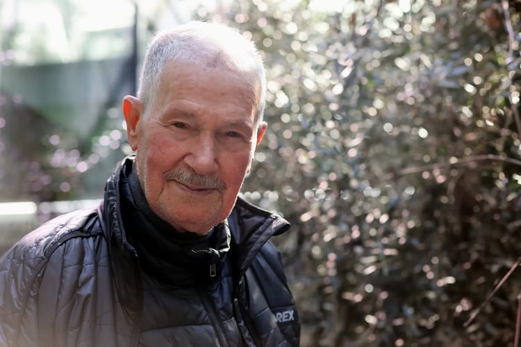 Smail Zidane,"Si j’avais trouvé du travail ici, je ne serais jamais parti" Portrait de Smail Zidane dans un environnement naturel.