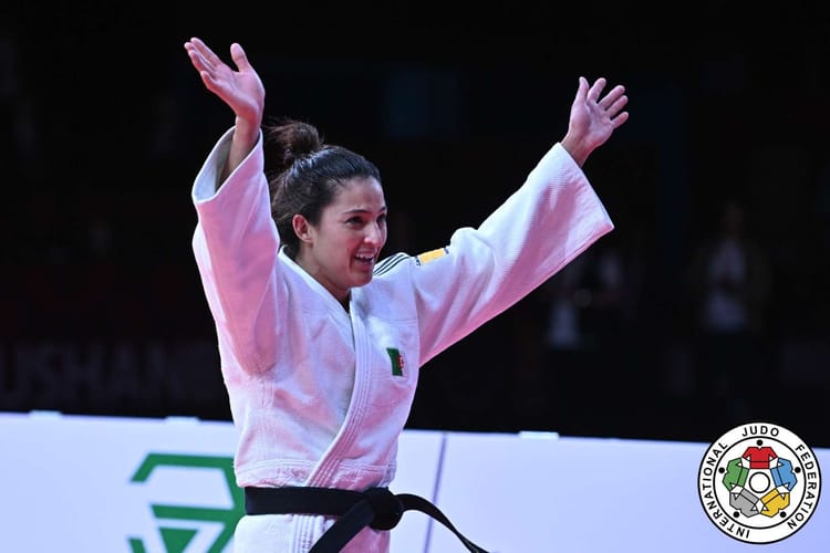 JO Paris 2024 : Officiel ! Amina Belkadi et Yasser Triki porte-drapeaux de l’Algérie Amina Belkadi célébrant sa victoire en judo aux Jeux de Paris 2024.