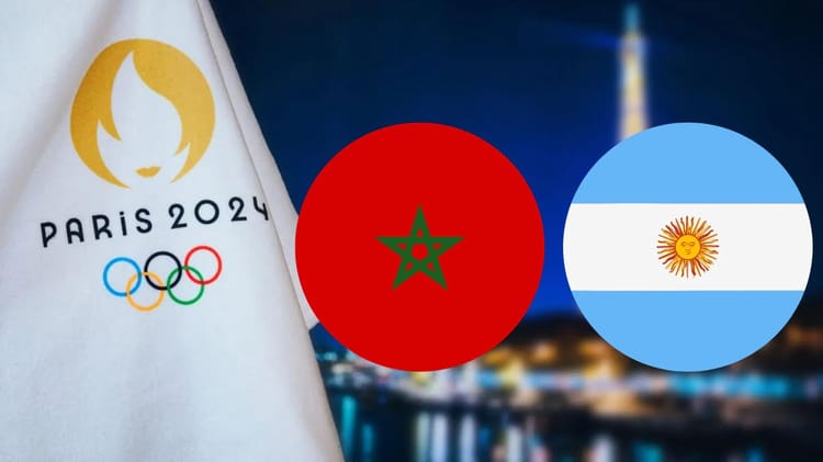 Drapeaux du Maroc et d'Argentine avant le match JO Paris 2024.