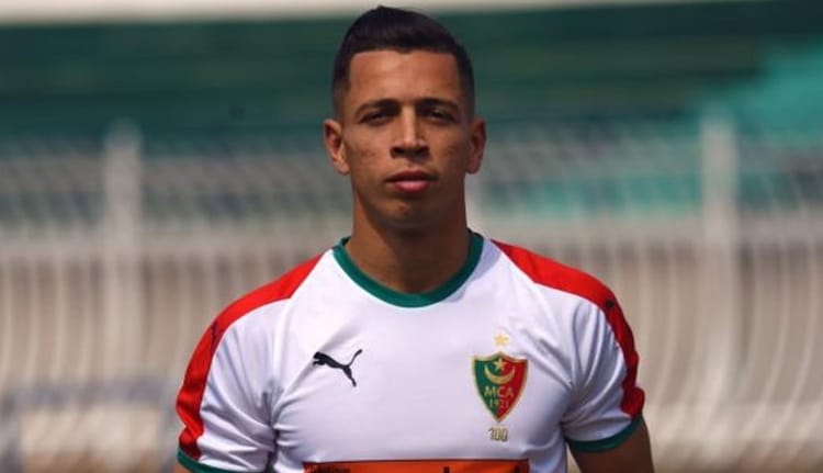 Feth Allah Tahar joueur de MC Alger lors d'un entraînement.