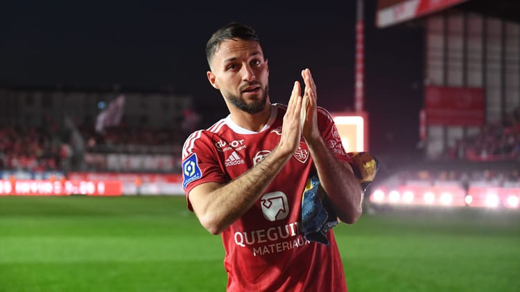 Haris Belkebla revient en Ligue 1 avec le SCO d'Angers : Un retour dans l'hexagone Haris Belkebla lors d'un match de Ligue 1 avec le SCO d'Angers.
