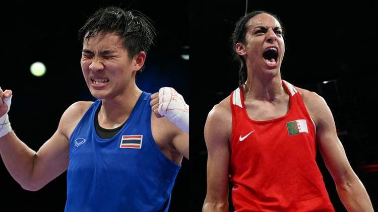 Deux boxeuses féminines en pleine intensité lors d'un match.