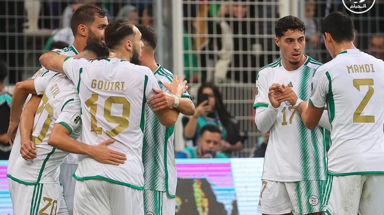 CAN 2025/Liberia Algérie : Les Fennecs en route pour une nouvelle victoire mémorable Équipe d'Algérie de football en célébration sur le terrain.