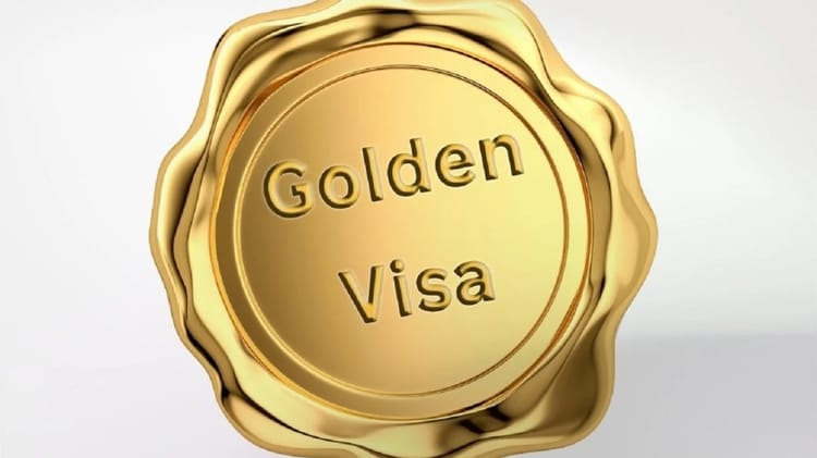 Obtenir la Résidence Européenne par Investissement : Découvrez le Golden Visa Pièce de monnaie en or avec inscription Golden Visa pour résidence européenne.