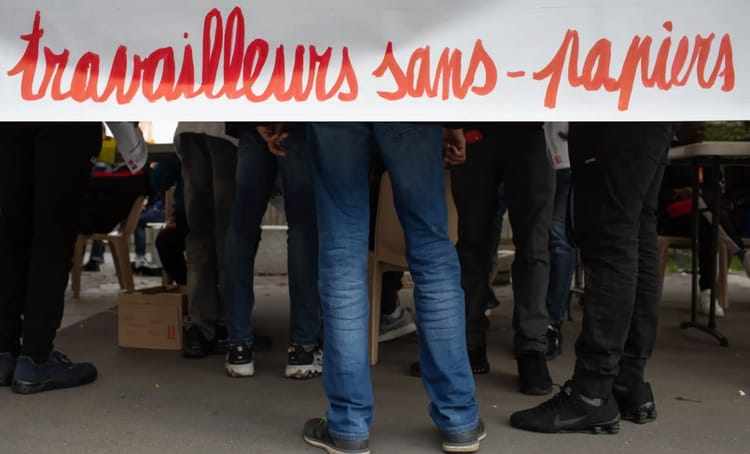 France : la traque des sans-papiers suscite débats et tensions Groupe de travailleurs sans-papiers algériens en lutte pour leurs droits.
