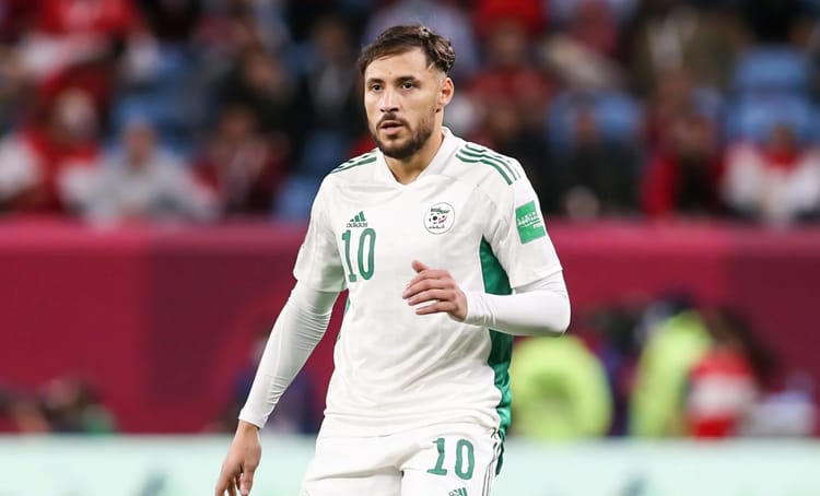 Youcef Belaili lors d'un match avec l'équipe nationale d'Algérie.