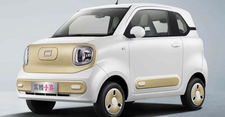 Voiture électrique compacte Bestune Pony blanche avec design moderne.