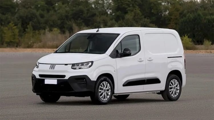 Nouveau Fiat Doblo blanc sur route en Algérie.