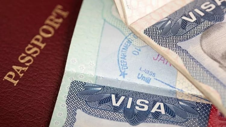 Passeport et visa pour l'Union Européenne, documents de voyage importants.