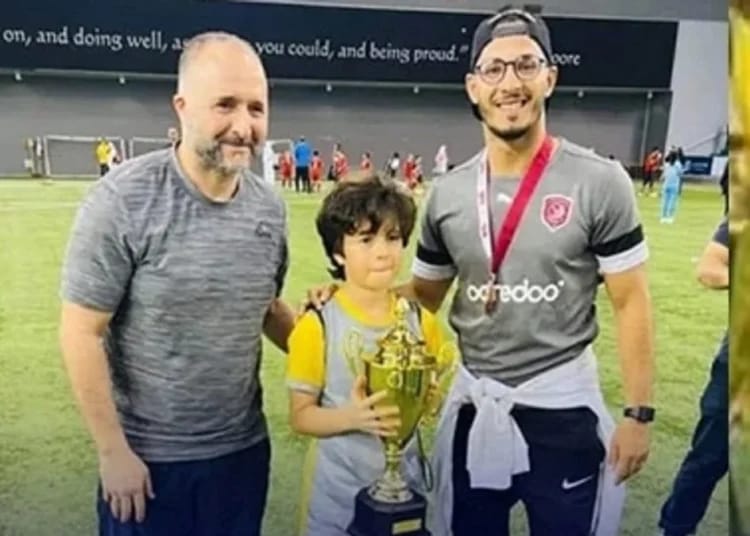 Adem Belmadi avec son fils lors d'un événement sportif.