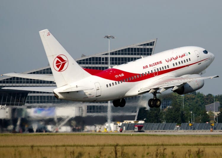 C'est la consécration! Air Algérie reçoit un prix prestigieux aux Excellence Awards 2024 de l’aéroport de Dubaï Avion d'Air Algérie en vol lors de la cérémonie de prix à Dubaï.
