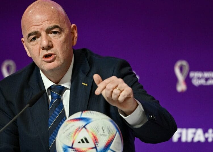 L'Algérie marque un gros point ! Gianni Infantino attendu en Algérie en 2025 Gianni Infantino lors d'une conférence en Algérie en 2025.