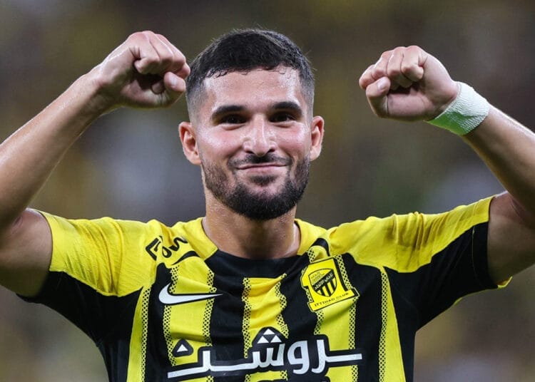 Transfert : Al Ittihad a tranché pour Houssem Aouar entre l’Algérie et l’Arabie Saoudite Houssem Aouar, footballeur algérien, célèbre sa nomination aux Joy Awards 2024.