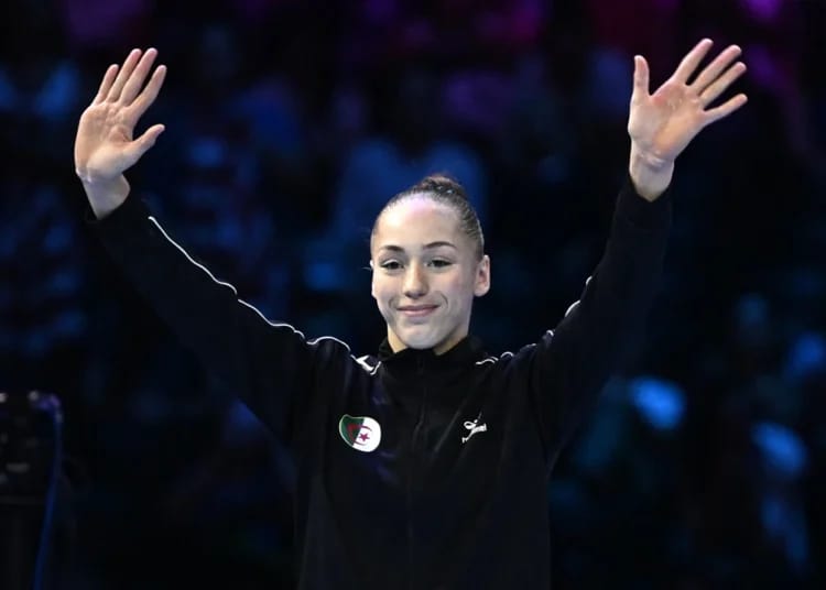 Elle ne s'arrête plus! Kaylia Nemour triomphe au tournoi “Arthur Gander”. La confirmation d'une étoile en pleine ascension Kaylia Nemour célèbre sa victoire au tournoi Arthur Gander.