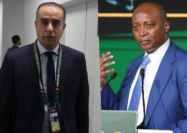 La CAF suscite une nouvelle polémique avec l'Algérie ! Deux hommes en costume lors d'une conférence, discussion sérieuse.