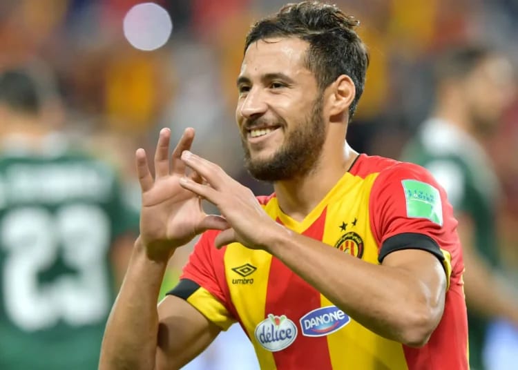 Immortel Youcef Belaïli! Le natif d'Oran sauve l’Espérance de Tunis sur une action d'éclat... Youcef Belaïli en célébration avec le maillot de l'ES Tunis.