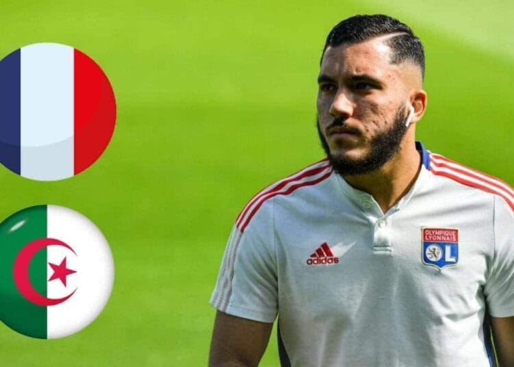 Rayan Cherki : C'est fini pour l'Algérie ! Rayan Cherki, joueur de football, lors d'un match avec l'Olympique Lyonnais.