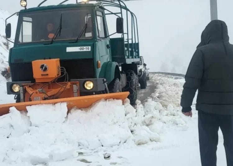 Urgent ! Ces routes coupées en Algérie : la neige complique la circulation Urgent! Ces routes coupées en Algérie : la neige complique la circulation
