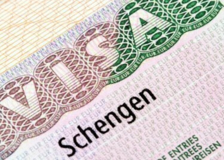 Faux visa Schengen : Un passager intercepté en transit à Alger Visa Schengen : Ces 10 pays européens disent OUI pendant que d'autres vous ferment la porte !