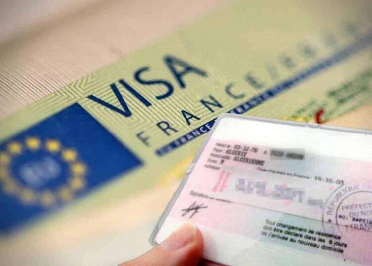 Guide Préfectoral : Les erreurs à éviter pour le titre de séjour étudiant Titre de séjour en France : un test de français désormais obligatoire